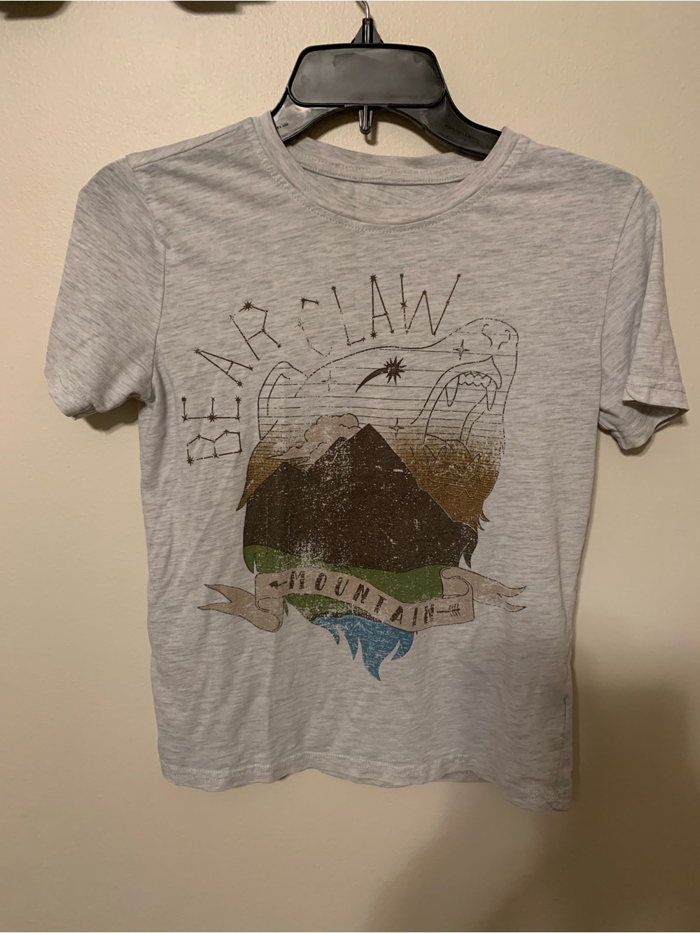 Weatherproof Light Gray Graphic Bear & Mountain Kids Tee. Size M - 10/12